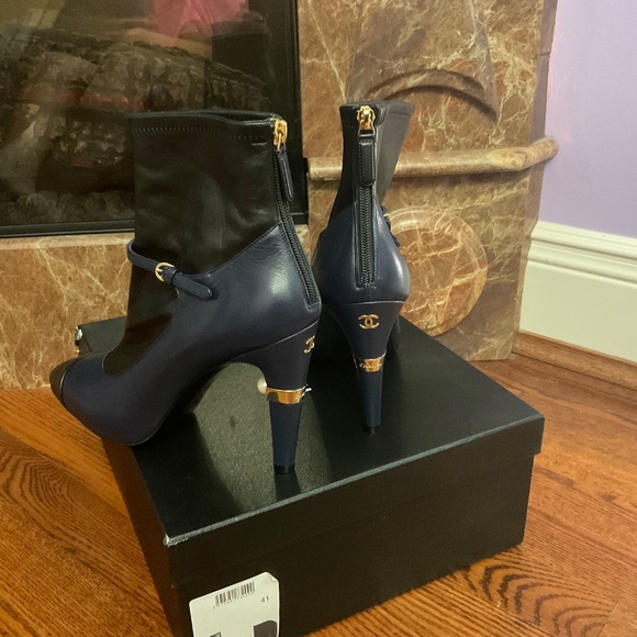 CHANEL NAVY & BLACK PEARL ACENT LAMBSKIN LEATHER HEELED ANKLE BOOTIES !! - Picture 2 of 11